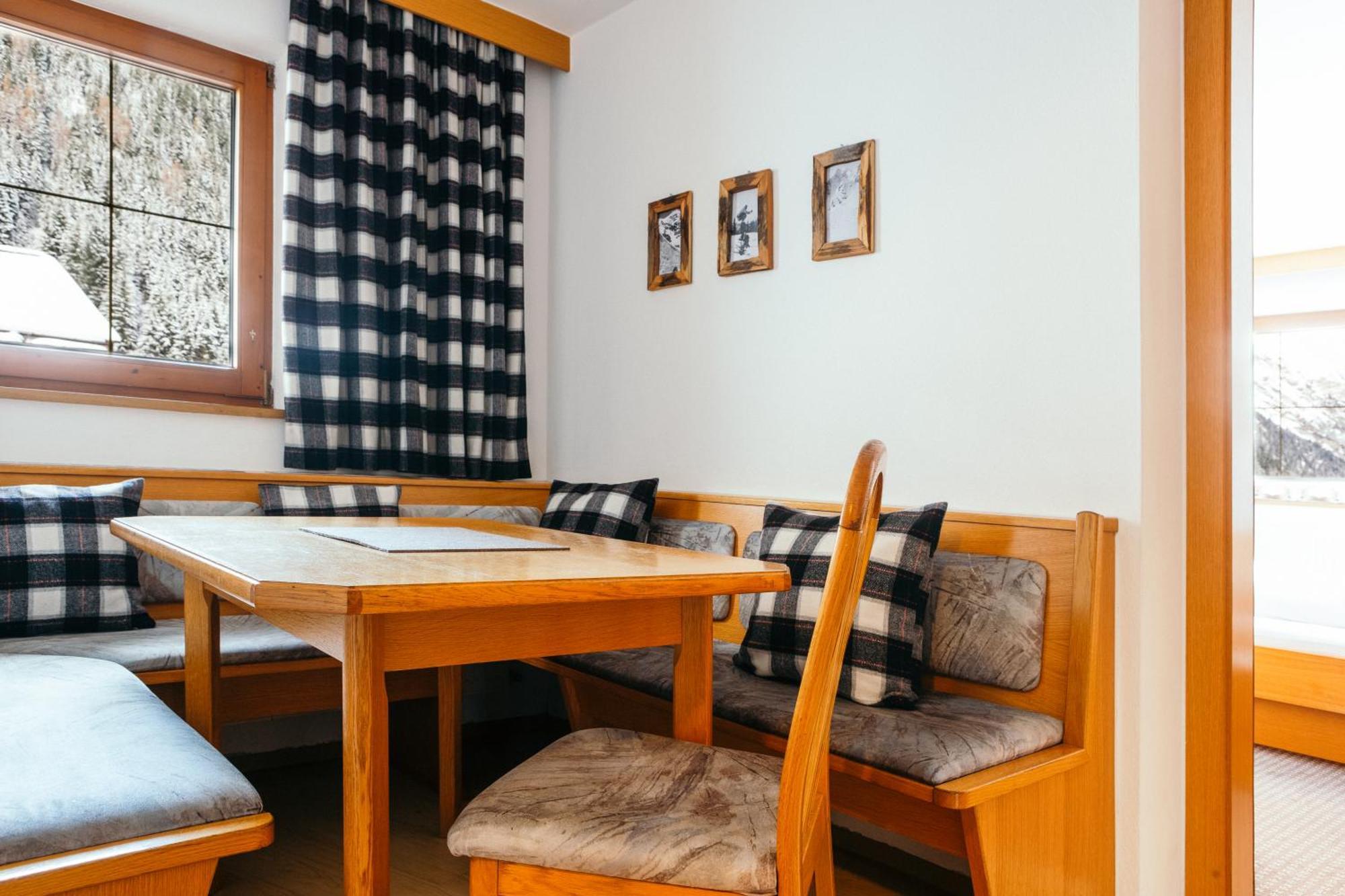 Pension Steinkogel Sankt Leonhard im Pitztal Exterior foto